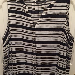 NWT Button down sheer tunic/tank, shirttail hem